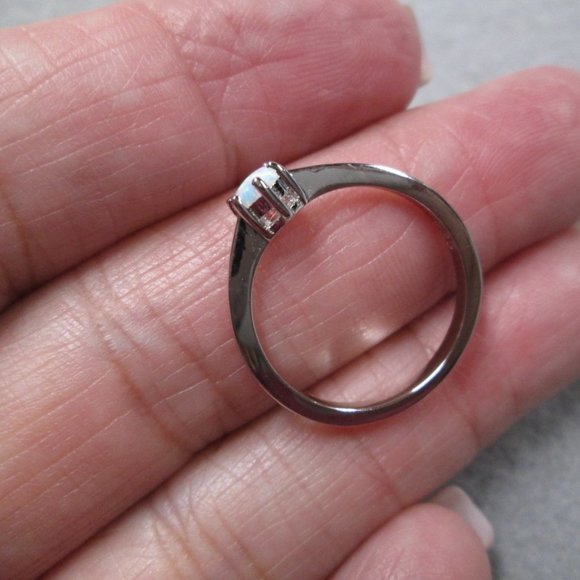 Dainty OPAL Ring>> Solid 925 Sterling Silver>Minimalist,Non Tarnish,Opal Ring - Picture 5 of 5